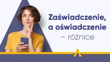 Młoda kobieta w żółtej koszulce trzymająca telefon, zastanawiająca się nad różnicą między zaświadczeniem a oświadczeniem
